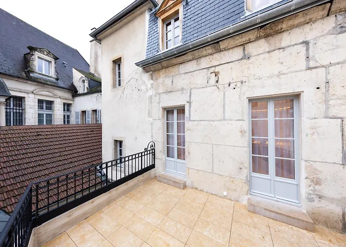 Les By Cave Vauban شقة